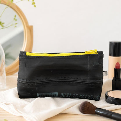 trousse de maquillage Récup'Osons en chambre à air jaune