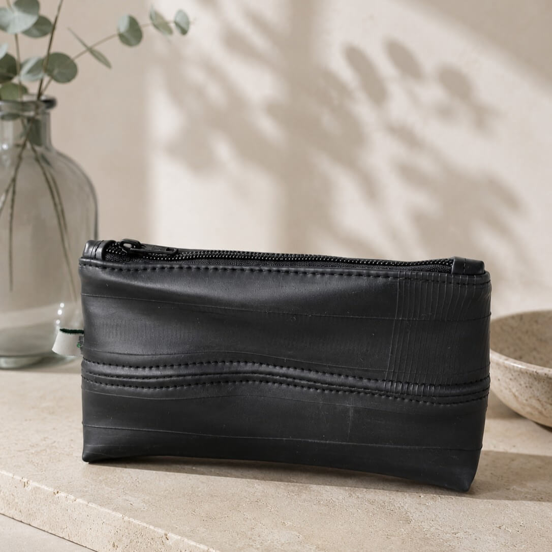 trousse de maquillage Récup'Osons en chambre à air noir